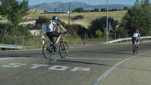 Un ciclista muere atropellado en Moncada y otro en Guardamar