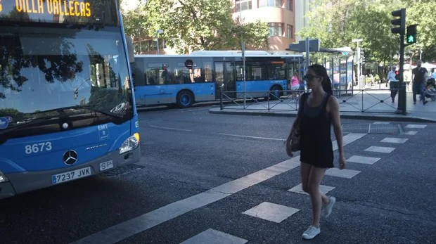 Silencio informativo ante una colisión entre dos autobuses de la EMT con 18 heridos en Madrid
