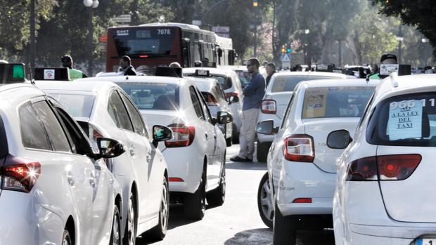 Los taxistas se concentrarán este lunes en el aeropuerto de Valencia