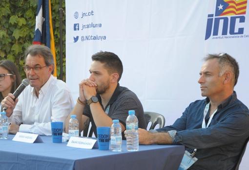 Artur Mas en un acto de la JNC