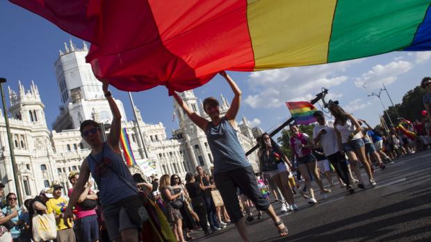 Arcópoli cifra en 35 los casos de odio durante el Orgullo Gay, entre ellos dos violaciones a dos chicos