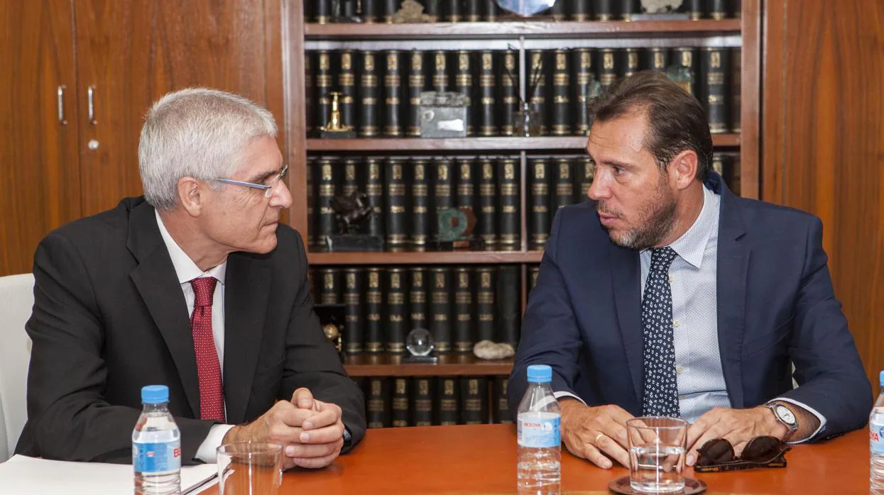 Reunión del alcalde de Valladolid, Óscar Puente, con el presidente de Renfe, Isaías Tábuas