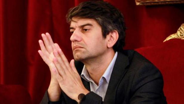 El alcalde populista de Ferrol amenaza con depositar en la fosa común los restos de cuatro familiares de Franco