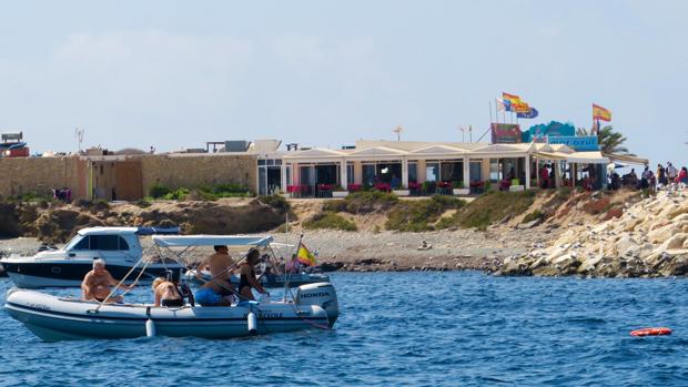 Los vecinos de la isla de Tabarca: «No somos la Alhambra para reducir el número de visitantes»