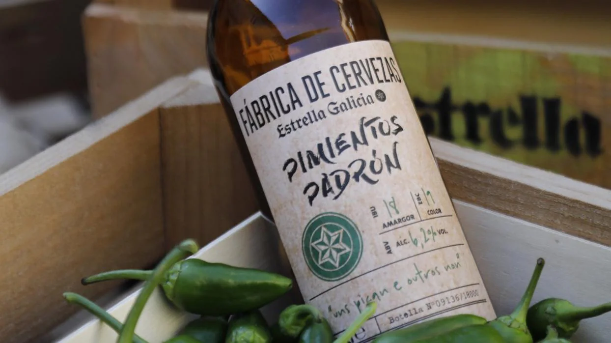 Eitqueta de la nueva edición de la cerveza Estrella Galicia con sabor a pimientos de padrón