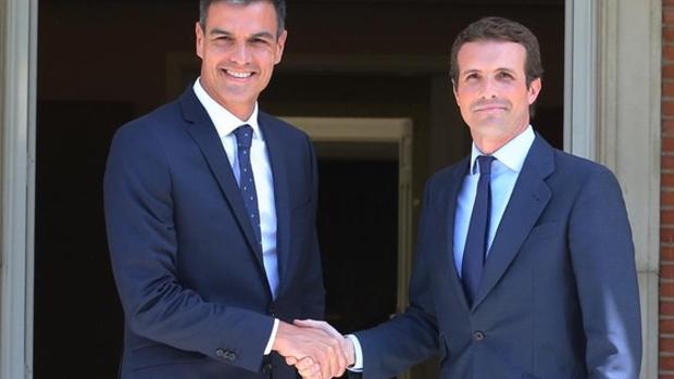 Primer acuerdo Sánchez-Casado: escenificar la vigencia del bipartidismo