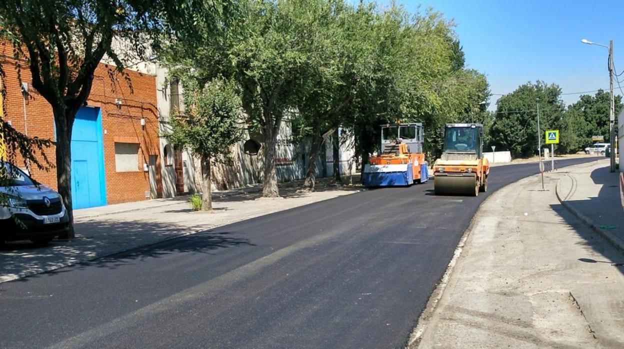 Labores de asfaltado que se han llevado a cabo en la calle Alcaudete