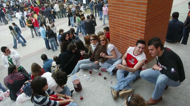 Baja el consumo de alcohol entre los jóvenes pero aumenta el de tabaco y cannabis