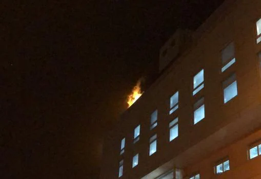 La explosión de una botella de oxígeno causó el incendio en el Hospital tinerfeño de La Candelaria
