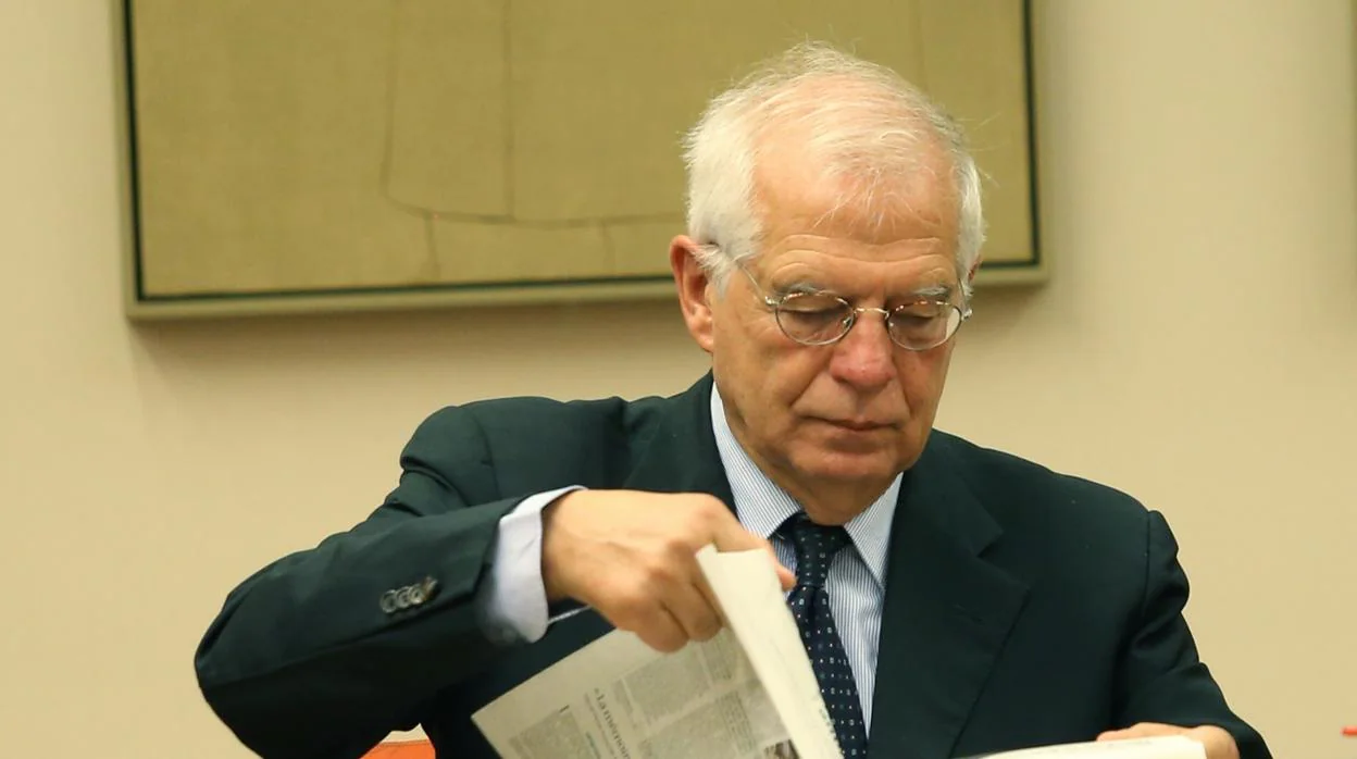 El ministro de extreriores Josep Borrell en la Comisión de Exteriores en el Congreso
