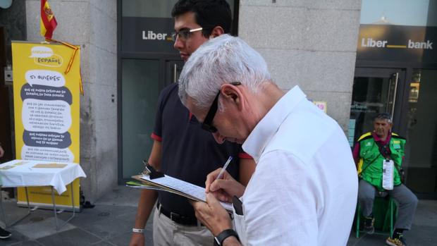 Recogida de firmas a favor de la libertad de elección de lengua en Zocodover