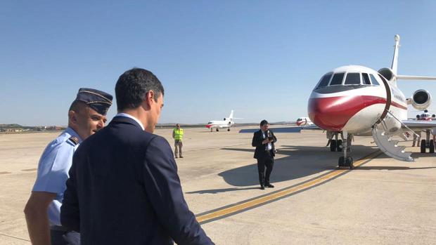 El Gobierno camufla como «información clasificada» el coste del viaje de Sánchez al FIB en avión oficial