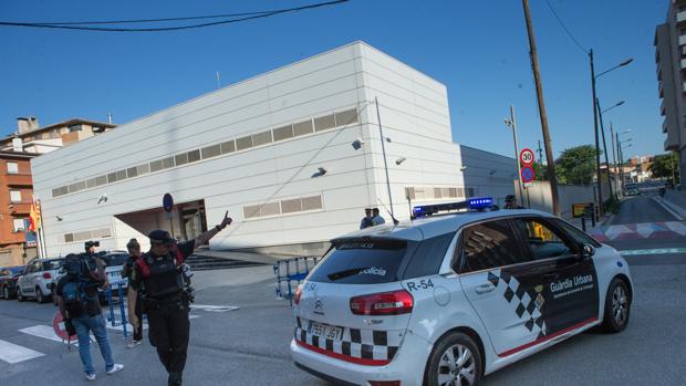 La familia del presunto terrorista de Cornellà estudia denunciar a los Mossos por «negligencia»