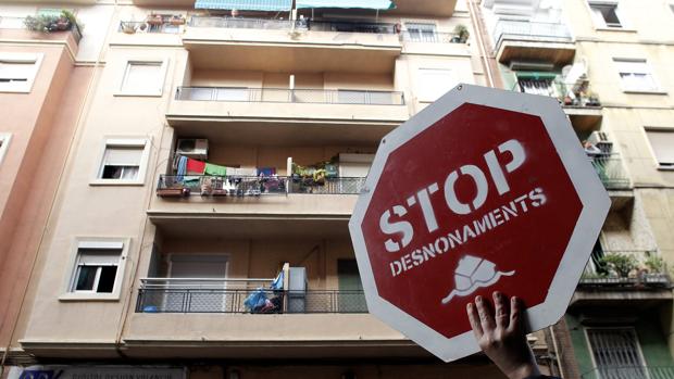 Denuncian que una familia de discapacitados desahuciada «malvive» en una tienda de campaña