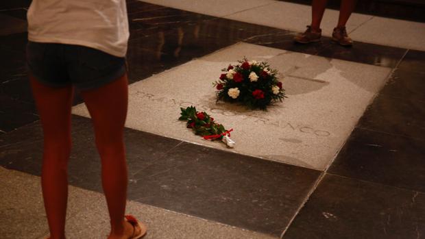 El Gobierno aprobará este viernes la exhumación de Franco con un decreto ley