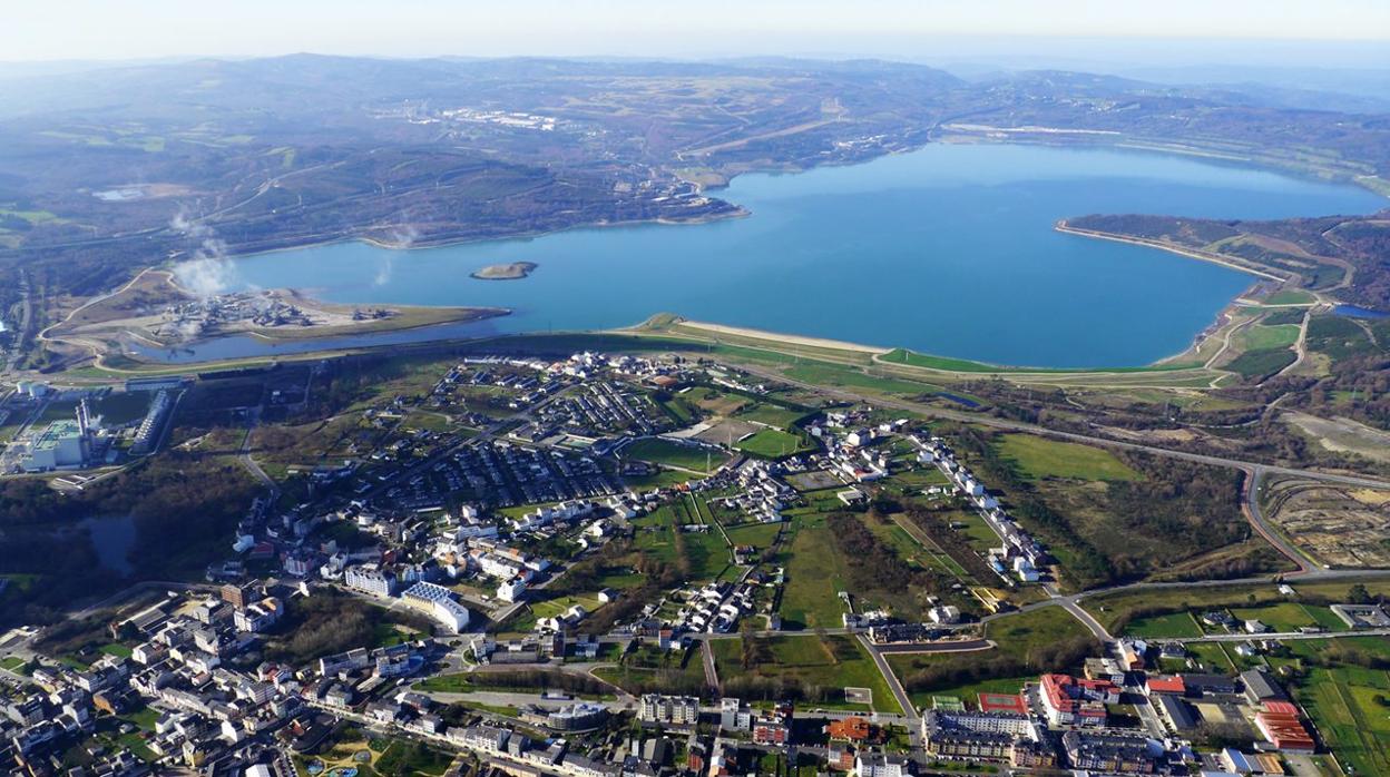 Vista aérea del lago de As Pontes