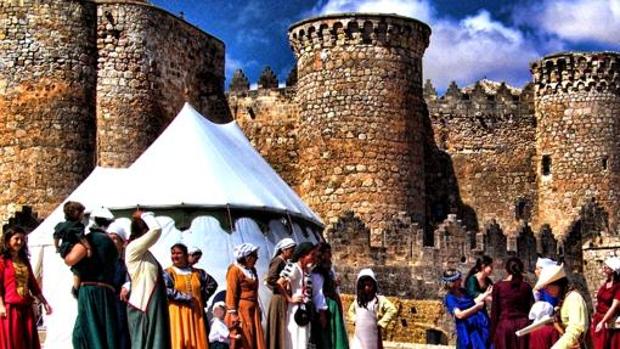 El Trebuchet Park conquista el castillo de Belmonte con máquinas de asedio