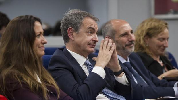 Los expertos de Zapatero ya avisaron a Sánchez: la Iglesia «debe autorizar» la exhumación de Franco