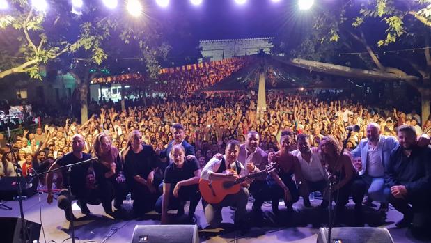 El concierto de Raya Real abarrota Gálvez en la víspera de sus fiestas