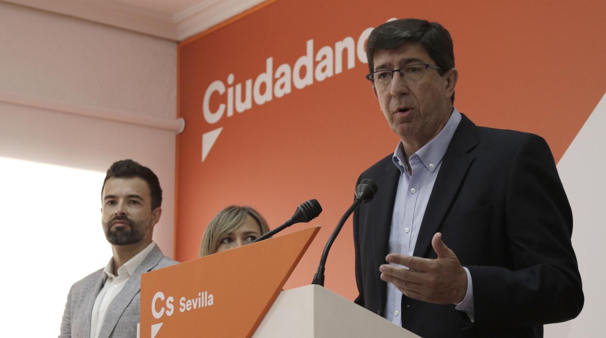 El líder de Cs en Andalucía, Juan Marín, durante una rueda de prensa en la sede de Sevilla