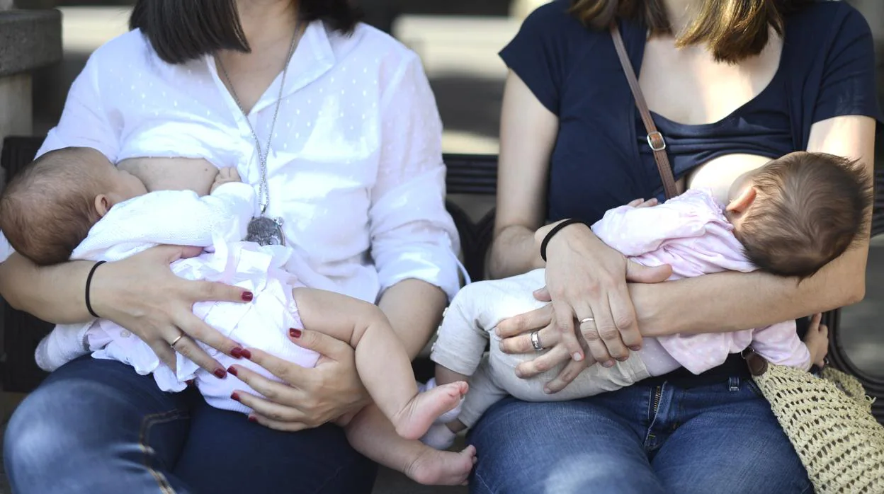 Sólo el 41% de las gallegas mantiene la lactancia a los seis meses del bebé