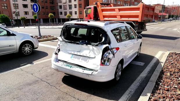 Tres mujeres, una niña y un bebé, heridas tras una colisión entre un autobús y un turismo en Valladolid