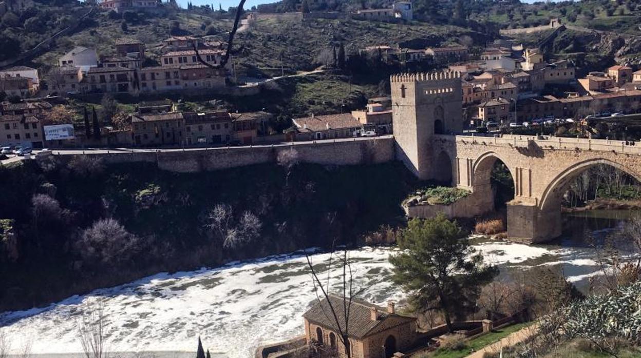 El río Tajo, a su paso por la ciudad de Toledo, en febrero de este año