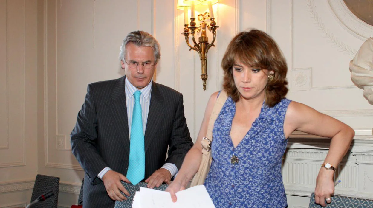 Baltasar Garzón y Dolores Delgado, a la salida de una reunión en 2008