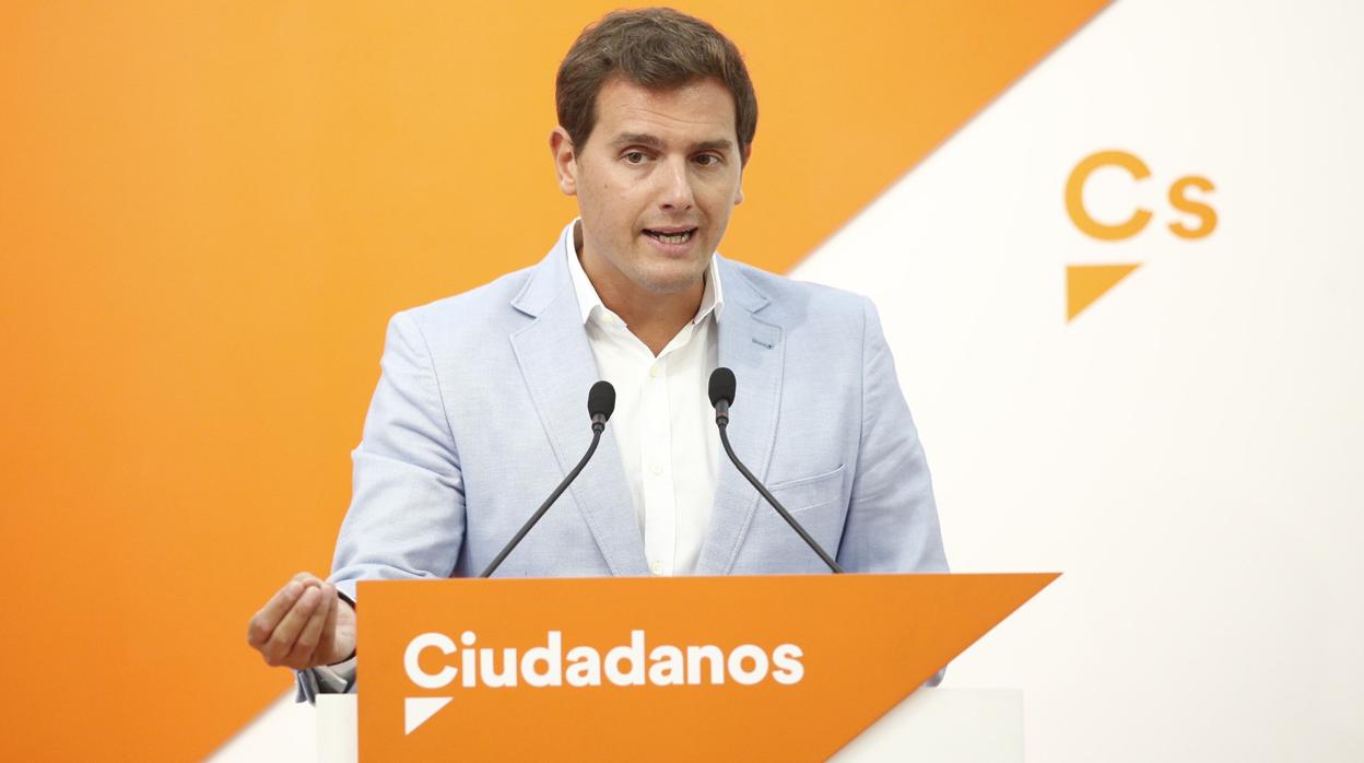 El líder de Ciudadanos, Albert Rivera, en una rueda de prensa en su sede tras la Ejecutiva de su partido