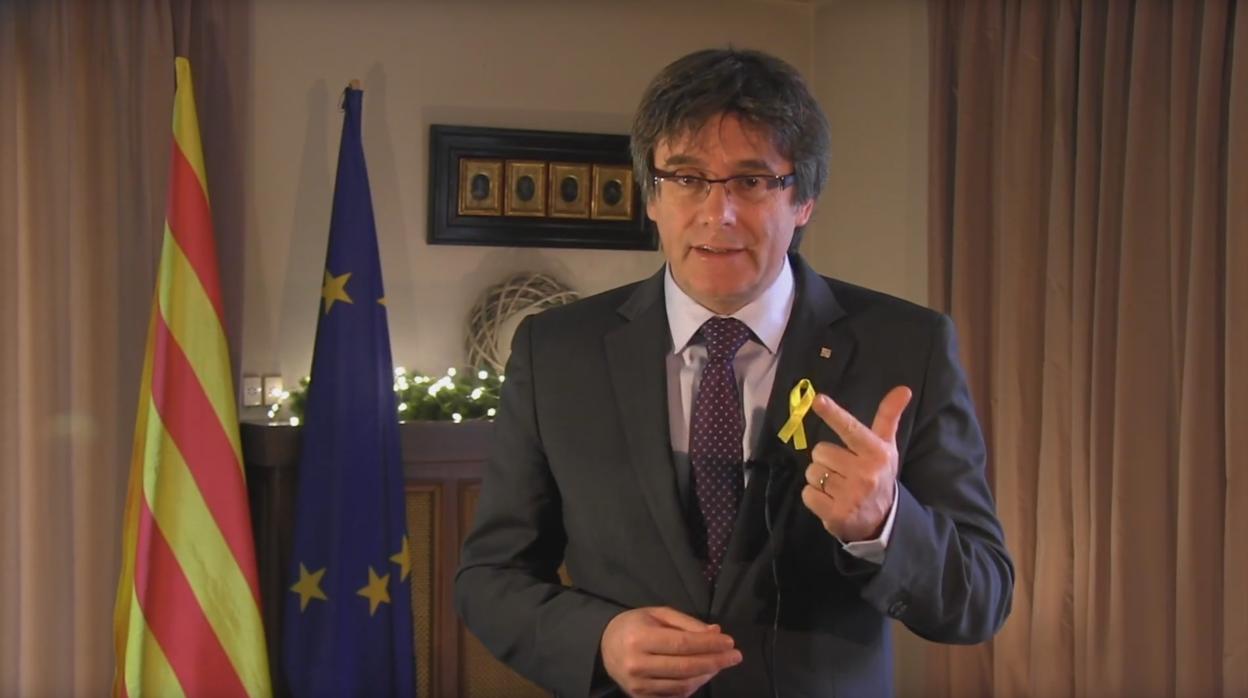 Carles Puigdemont durante el mensaje de Fin de Año pronunciado desde Bruselas