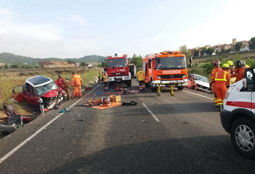 Efectivos de Bomberos y otros servicios de Emergencias, en el lugar del accidente