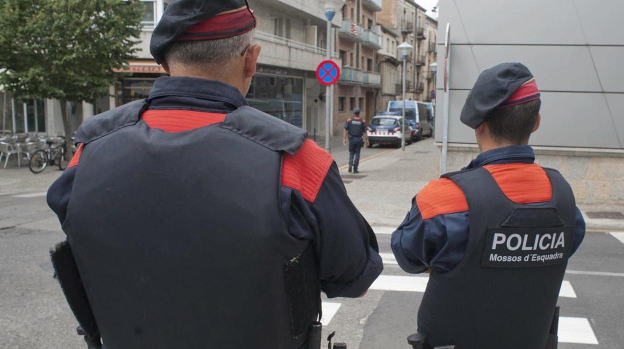 Dos agentes de los Mossos d'Esquadra