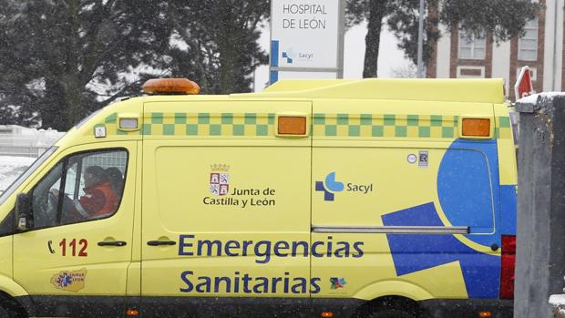 Fallece una joven tras volcar su turismo en Villaquilambre