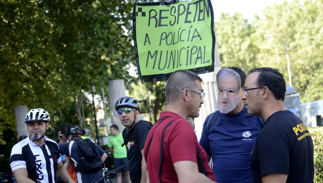 Protesta en bicicleta de la Policía Municipal