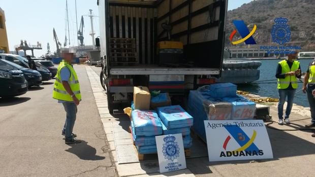 Desarticulan una red gallega de narcos mientras introducía una tonelada de hachís por el Levante