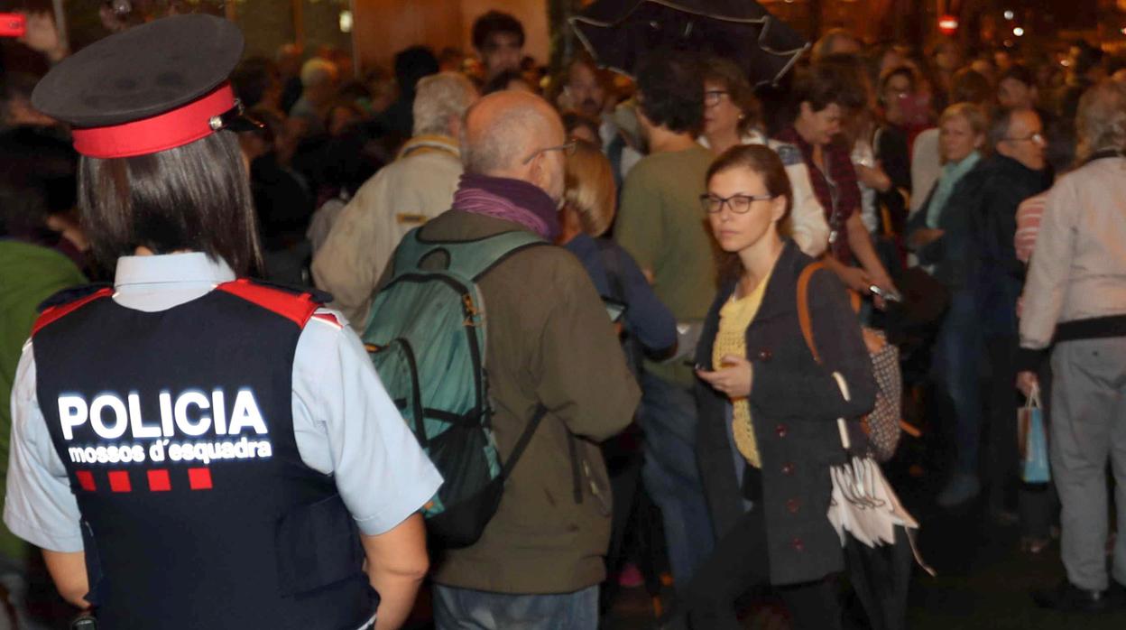 Agentes de los Mossos en los días previos al 1-O