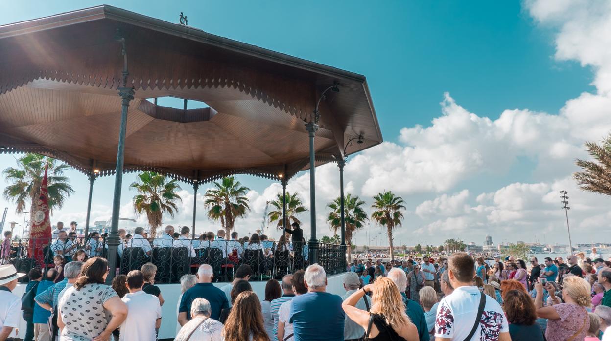 Imatge d'un dels concerts a la pérgola de La Marina de València