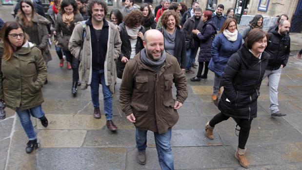 Villares junto a los miembros del Consello das Mareas