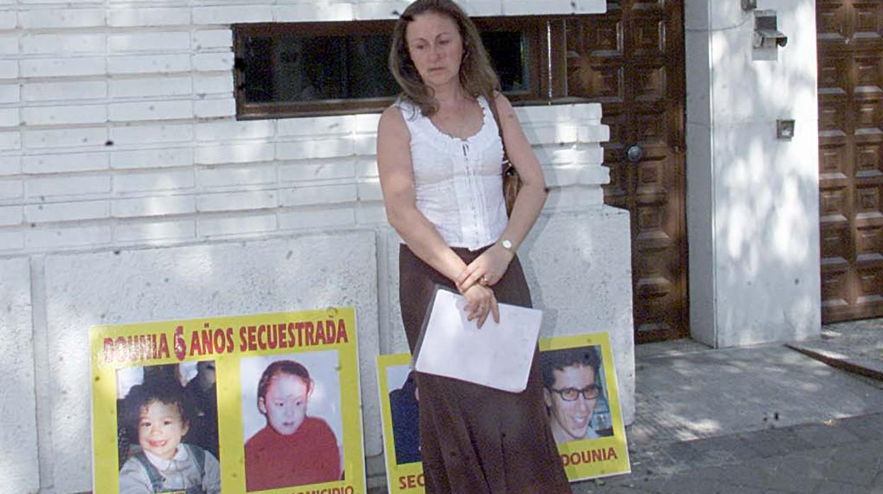 Imagen de archivo de uno de los actos públicos de protesta que llevó a cabo Belén Tapia para denunciar el secuestro de su hija Dunia, ocurrido en 1997