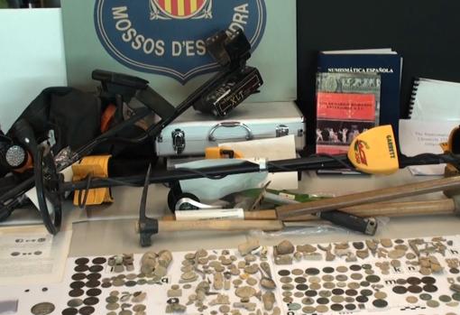 Material incautado por los Mossos