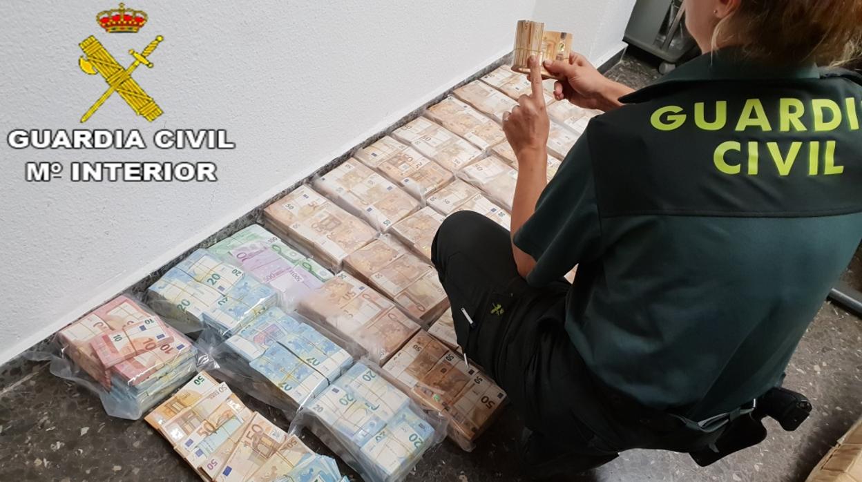 Dinero intervenido en la operación