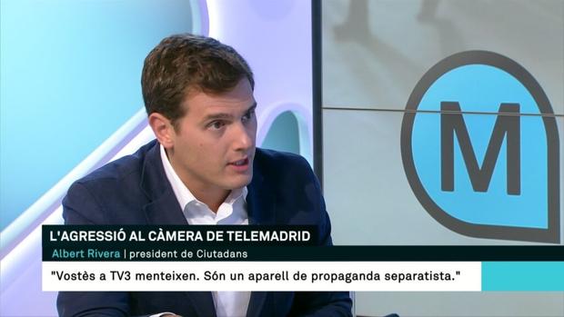 Tenso encontronazo de Rivera con una periodista de TV3