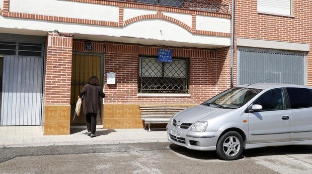 Detenido un joven acusado de matar a cuchilladas a la pareja de su madre en Nava del Rey (Valladolid)