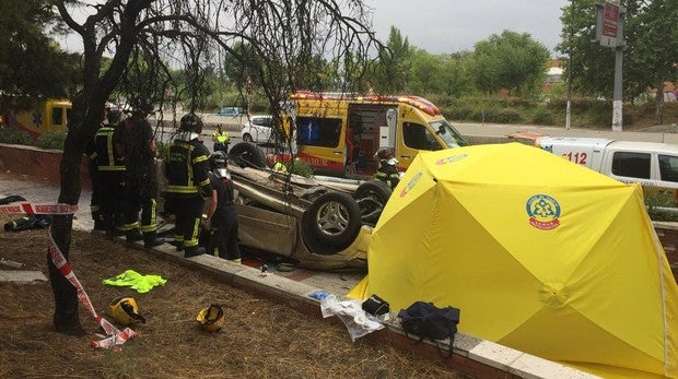 En estado crítico un hombre de 61 años tras volcar su coche en Moncloa