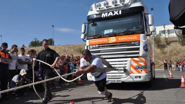 Arrastran camiones y pasean con 280 kilos en Zamora para elegir al más fuerte de España