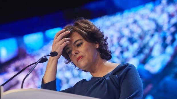 Soraya Sáenz de Santamaría comunica a Casado que deja la política