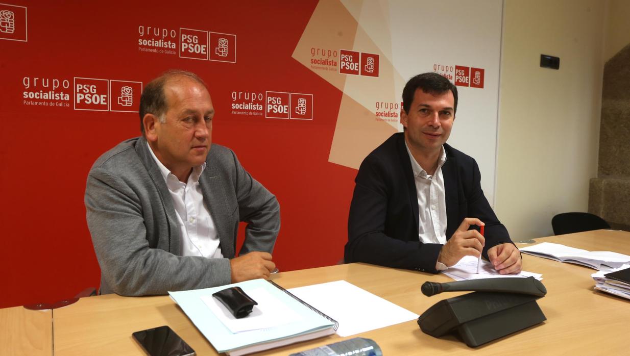 Fernández Leiceaga y Gonzalo Caballero tras la reunión del grupo parlamentario socialista