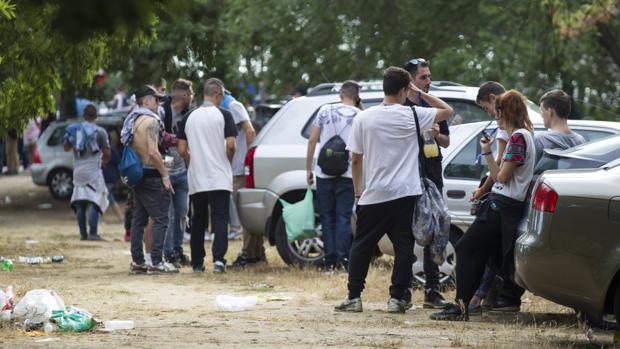 Una «rave» y toneladas de basura ponen el broche a la tortura vecinal en Móstoles