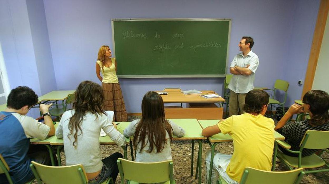 Profesores en una clase en un centro educativo valenciano