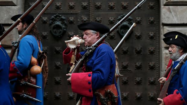 El lazo amarillo acorrala también a Rafael Casanova